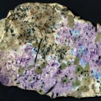 В России нашли единственное в мире месторождение минерала карлтонита