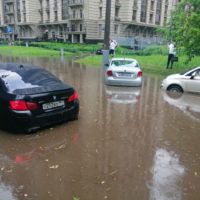 Сильнейший дождь затопил дороги и улицы в Москве